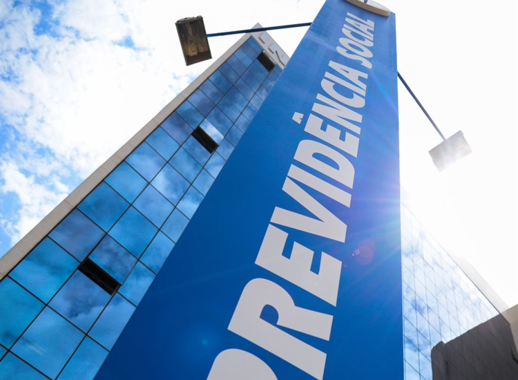 Prova de vida do INSS só será exigida em 2021