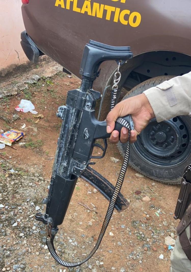 Arma falsa estava no bairro de Nova Esperança, em Salvador | Foto: Divulgação - Foto: Divulgação Arma falsa estava no bairro de Nova Esperança, em Salvador | Foto: Divulgação - Foto: Divulgação