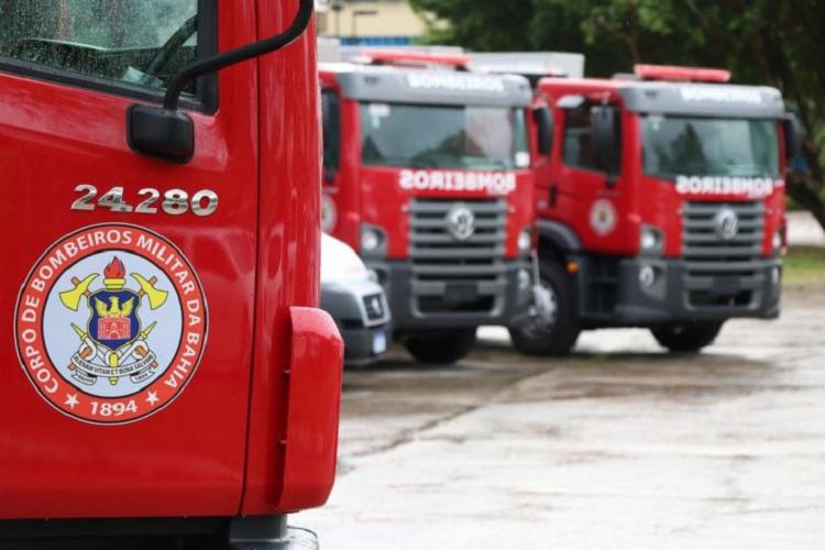 Duas equipes do Corpo de Bombeiros atuaram no local e debelaram o incêndio - Foto: Divulgação: CBM-BA Duas equipes do Corpo de Bombeiros atuaram no local e debelaram o incêndio - Foto: Divulgação: CBM-BA