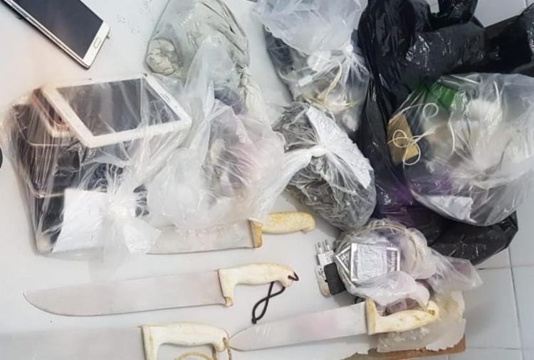 Facas também foram encontradas na mesma ação | Foto: Divulgação | SSP-BA - Foto: Divulgação | SSP-BA Facas também foram encontradas na mesma ação | Foto: Divulgação | SSP-BA - Foto: Divulgação | SSP-BA
