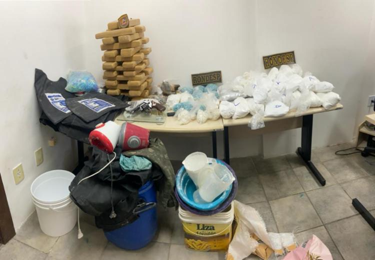Flagrante ocorreu após as prisões de dois suspeitos de tráfico | Foto: Divulgação | SSP-BA - Foto: Divulgação | SSP-BA Flagrante ocorreu após as prisões de dois suspeitos de tráfico | Foto: Divulgação | SSP-BA - Foto: Divulgação | SSP-BA