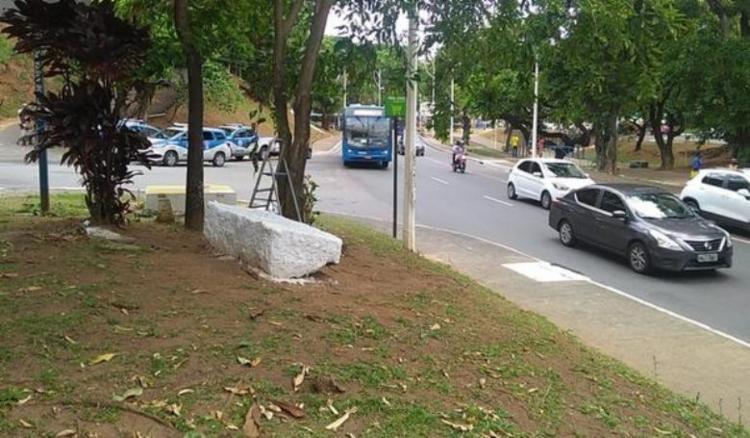 O local do acidente fica próximo a um ponto de ônibus na avenida Centenário | Foto: Reprodução | Blog do Marcelo - Foto: Reprodução | Blog do Marcelo O local do acidente fica próximo a um ponto de ônibus na avenida Centenário | Foto: Reprodução | Blog do Marcelo - Foto: Reprodução | Blog do Marcelo