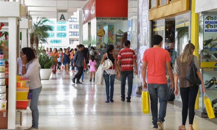 Código de Defesa do Consumidor estabelece diferenças entre as compras feitas em lojas físicas e na internet | Foto: Valter Campanato | Agência Brasil - Foto: Valter Campanato | Agência Brasil Código de Defesa do Consumidor estabelece diferenças entre as compras feitas em lojas físicas e na internet | Foto: Valter Campanato | Agência Brasil - Foto: Valter Campanato | Agência Brasil