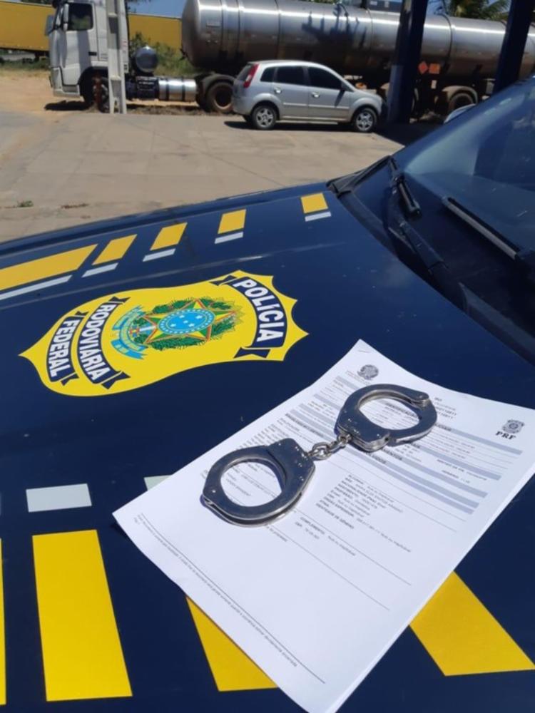 Dois mandados de prisão era pelo crime de homicídio | Foto: Divulgação | PRF - Foto: Divulgação | PRF Dois mandados de prisão era pelo crime de homicídio | Foto: Divulgação | PRF - Foto: Divulgação | PRF