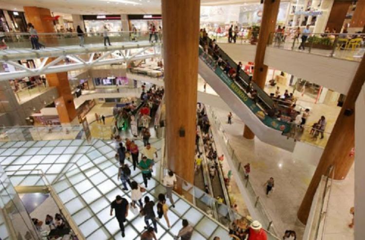 Shoppings tiveram liberação da prefeitura para ampliarem horários no período natalino - Foto: Adilton Venegeroles Shoppings tiveram liberação da prefeitura para ampliarem horários no período natalino - Foto: Adilton Venegeroles