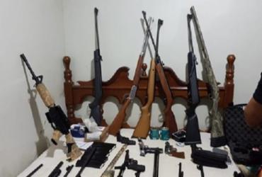 Armas apreendidas durante operação que investiga participação de militares do Exército em fraudes de certificados de armas para caçadores - PCDF/Divulgação